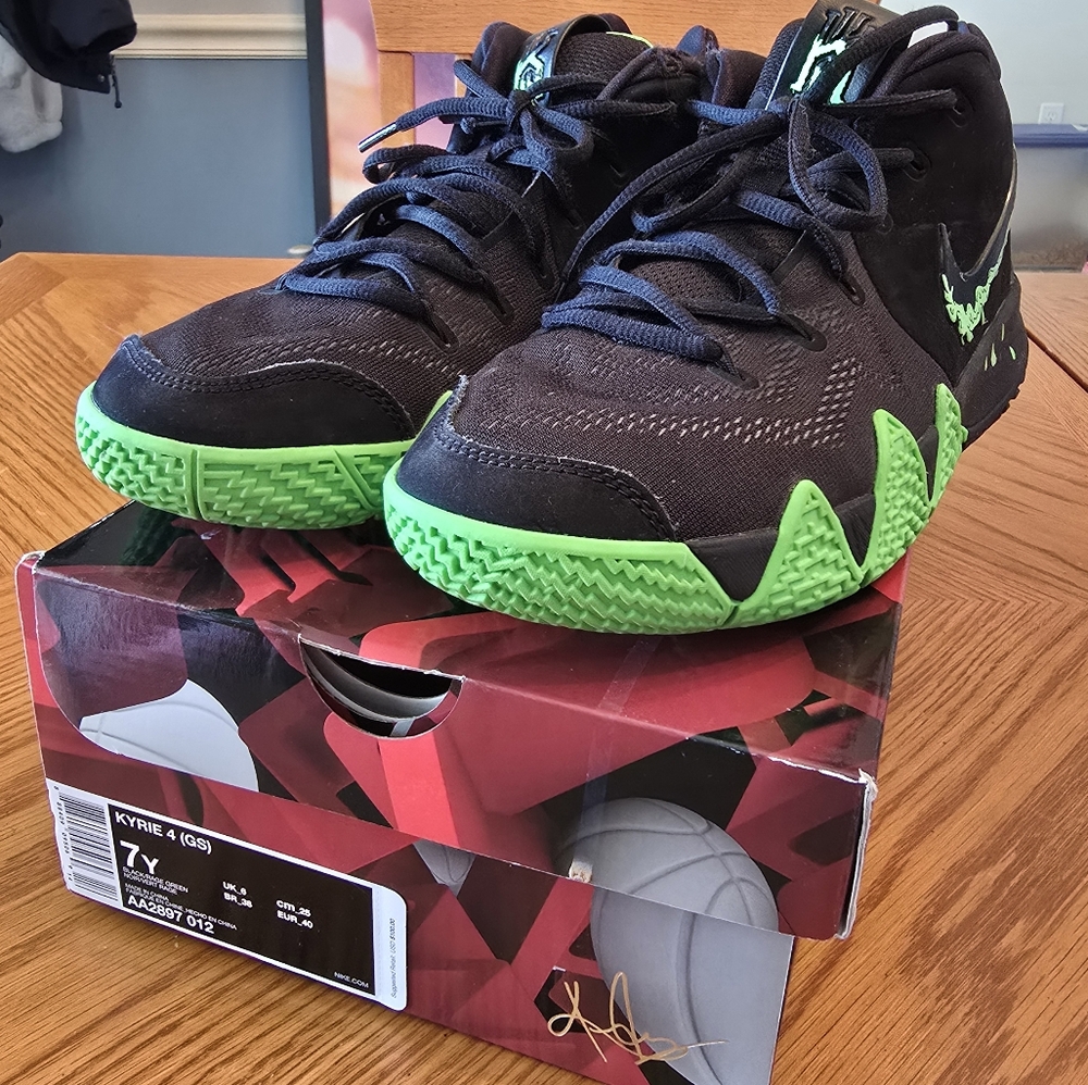 Kyrie 4 basketball shoes
